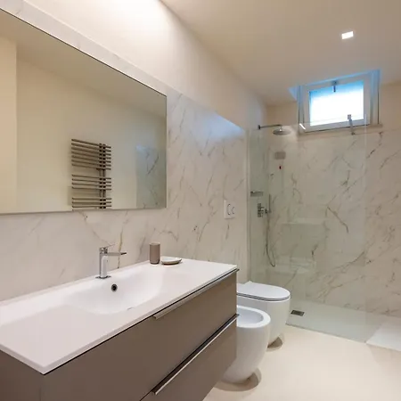 Relais Le Torri In Verici With Private Pool アパート カザルツァ・リーグレ