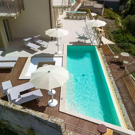 アパート Relais Le Torri In Verici With Private Pool カザルツァ・リーグレ